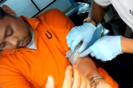 Tinggalkan Kunci dalam Mobil, Lupa Ambil HP, Dosen UNM Ini Terpaksa Pecahkan Kaca