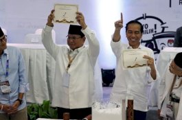 Survei Charta Politika: Jokowi-Ma'ruf 53,6 Persen, Prabowo-Sandiaga 35,4 Persen