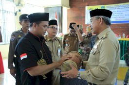 Dukung Pengembangan Seni Budaya, Husler Serahkan Alat Seni Reog Ponorogo