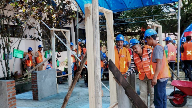 Di Depan Tukang Bangunan, Sekda Barru Beber Pentingnya Sertifikasi