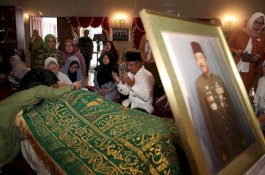 Melayat ke Rumah Duka, Danny Minta Warga Makassar Doakan Andi Sose