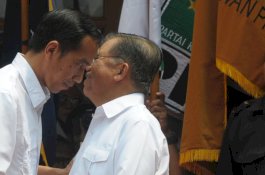 JK Ambil Alih Sebagian Tugas Jokowi yang Sibuk Keliling Kampanye