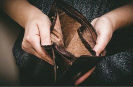 Orang Depresi Bisa Memiliki Banyak Utang