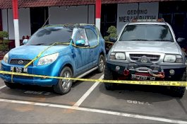 Foto Escudo Wahyu Berdampingan dengan Terios Zulaiha di Mapolres Gowa