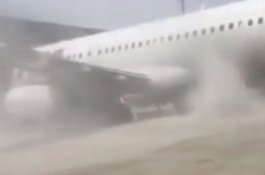 Video Evakuasi Penumpang dari Pesawat Terbakar