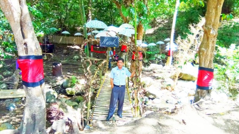 Camat Bontosikuyu, Mohamad Basir mengapresiasi Pasar Wisata Pakampongan di Dusun Lalemang, Desa Patilereng, Kecamatan Bontosikuyu, Kabupaten Kepulauan Selayar.