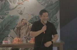 Hujan-hujan, Imran Amin Syam Tetap Penuhi Undangan Silaturahmi Warga