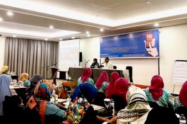 Emak-emak di Makassar Curhat ke Indira Jusuf Ismail Soal Hoaks