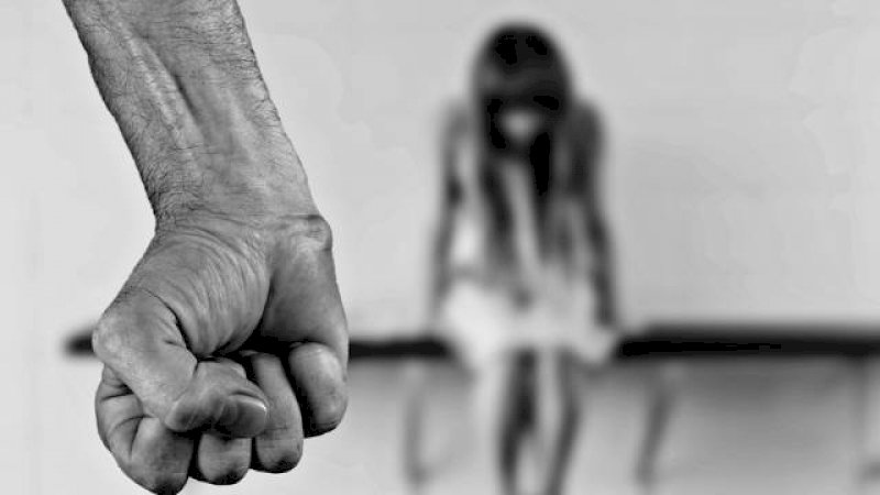 Menolak Joget, Wanita Ini Digunduli dan Ditelanjangi Suaminya