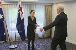 Morrison Hendak Peluk, Jacinda Cuma Sodorkan Tangan