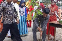 Peka Terhadap Masyarakat Akar Rumput, Masyarakat Dorong Rahman Tompo Maju Lagi di Pileg 2019
