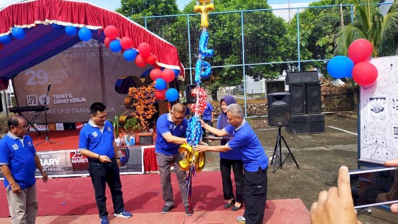 Pembukaan kegiatan anniversary ke-30 tahun LP3I Tamalanrea di pelataran kampus, Sabtu (30/3/2019).