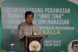 Resmikan Gedung Perawatan RS Ibnu Sina, JK Serahkan Batuan Mobil Ambulance