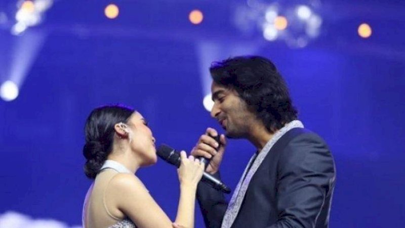 Ayu Ting Ting dan Shaheer Sheikh ketika bernyanyi di panggung 'Indonesia Keren 4' di perayaan ulang-tahun ke-26 ANTV di Ecovention Hall, Ecopark, Ancol, Jakarta Utara, Jumat (29/3/2019) malam.