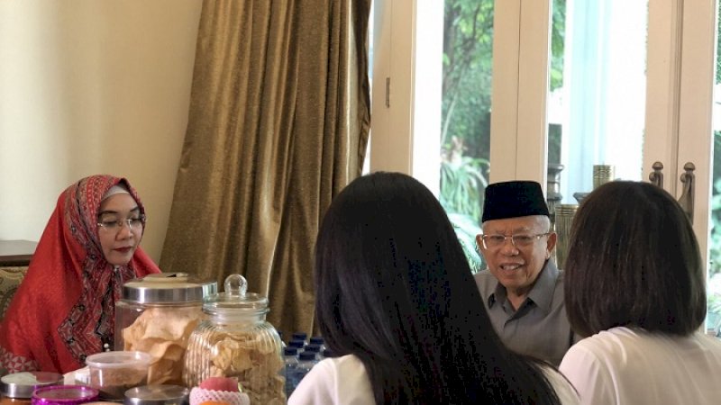 KH Ma'ruf Amin didampingi istri menerima artis Maudy Koesnaedi