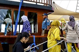 Mufidah Jusuf Kalla Kunjungi Kapal Phinisi 