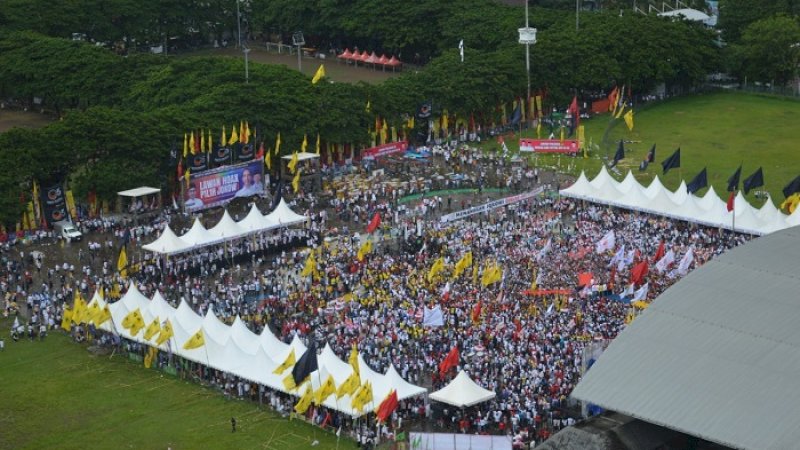 Massa kampanye Jokowi di Lapangan Karebosi, Makassar.