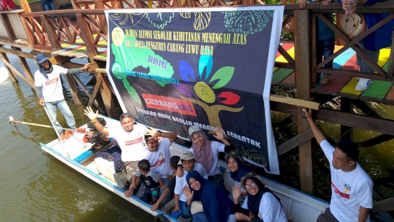IKA SKMA Luwu Raya dan Pengelola Banua Pangka Tanam 1000 Mangrove