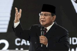 Prabowo Blak-blakan Soal Prajurit TNI Disuruh Bagi-bagi Sembako