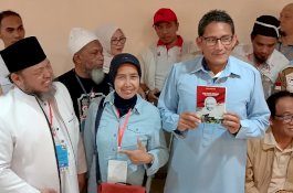Di Palopo, Sandiaga Uno Dapat Hadiah Gamis, Buku, hingga Aspirasi Honorer K2