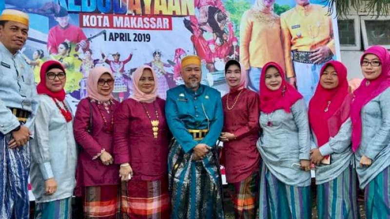 FT;Pegawai Dinkes Makassar Kompak Berbusana Adat 1 April 2019 di Hari Kebudayaan Kota Makassar.