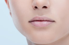 Cara Alami Atasi Bibir Kering dan Pecah-Pecah