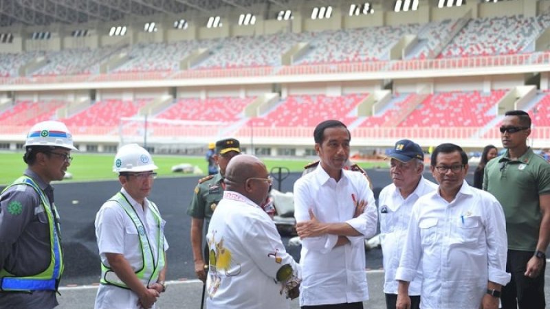 Presiden Joko Widodo meninjau Stadion Papua Bangkit. (FOTO: DOK PRIBADI)