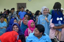 Aliyah Mustika ke Warga: Ayo Awasi Peredaran Kosmetik Palsu
