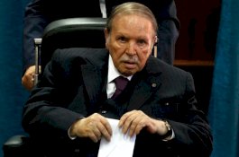 Didemo Berminggu-minggu, Presiden Aljazair Akhirnya Mundur