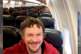 Pria Ini Dapat Pengalaman Langka Terbang Sendirian di Pesawat