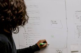 Guru Matematikan Dipecat Setelah Foto Topless-nya Tersebar