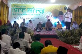 Di Acara Isra Mikraj Golkar, NH Panggil Deng Ical Bakal Calon Wali Kota Makassar
