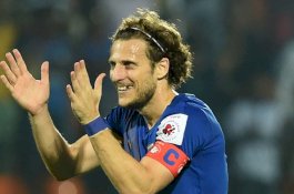 Diburu Kalteng Putra, Ini Enam Gol Mematikan Diego Forlan di Liga Hong Kong