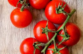 Cara Sederhana Mengecilkan Pori-pori Kulit Dengan Tomat