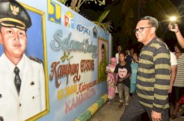 Kunjungi Kampung Gusung, Nurdin Kaget Lihat Lukisannya di Pagar Rumah Warga