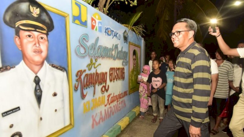 Kunjungi Kampung Gusung, Nurdin Kaget Lihat Lukisannya di Pagar Rumah Warga