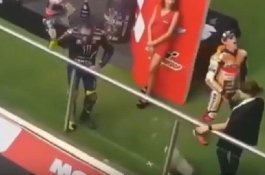 Marquez Selebrasi Selangkangan ala Ronaldo ke Fans Rossi
