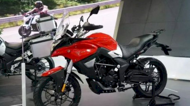 Loncin 300 DS dari China, Pesaing Kawasaki Versys-X 250
