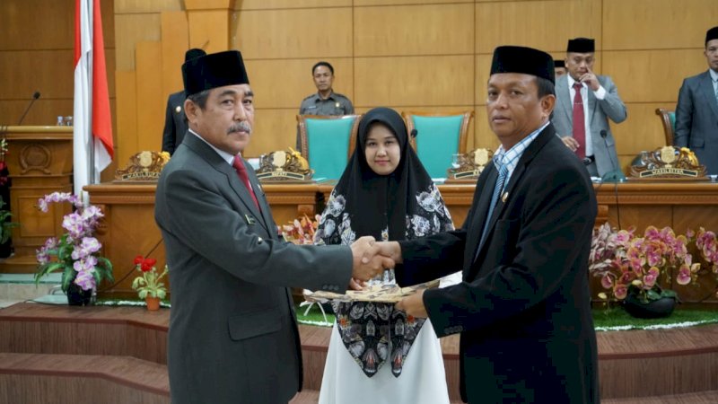 Bupati Sidrap Terima Catatan DPRD Terhadap LKPJ 2018