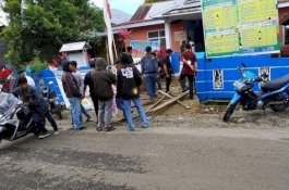 Tuntut Transparansi, Masyarakat Duduki Kantor Desa Gattareng