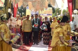 Kunjungan Perdana Nurdin Abdullah di Bone Disambut Tarian Adat