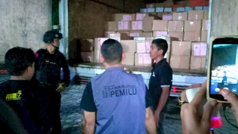 Surat Suara Pilpres dan DPD Tiba di KPU Bantaeng