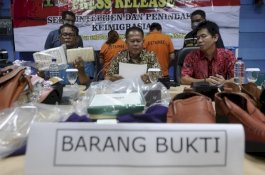 Berdagang Secara Ilegal di Sulsel, Pasutri Asal China Ditangkap