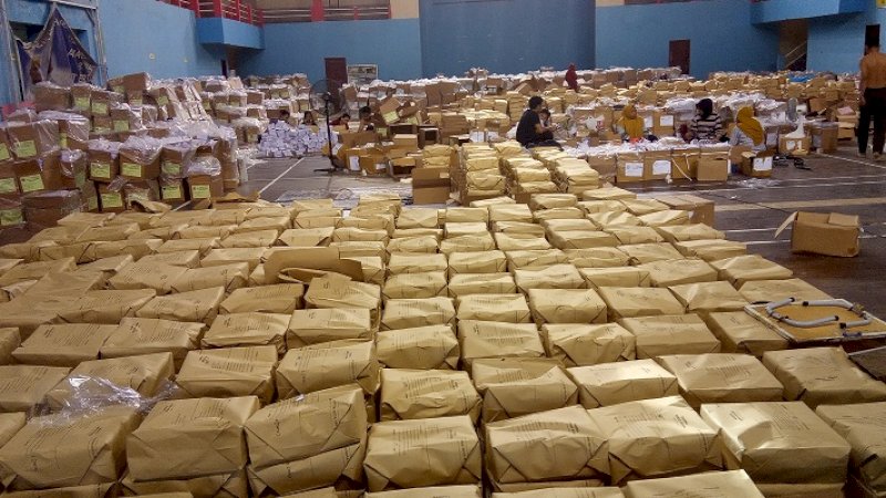Genjot Packing Surat Suara, KPU Gowa Pastikan H-2 Logistik Sampai di Tiap Desa