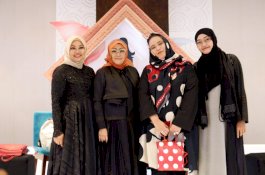 Hannie Hananto Pamerkan 12 Outfits Mondrian di Femme
