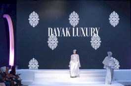 Jenny Tjahyawati Tampilkan Keindahan Dayak Luxury di Femme 2019