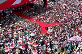 Massa Jokowi Padati Stadion Temenggung, Prabowo: Hati-Hati Ada Tuyul