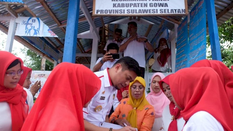 Bupati Gowa, Adnan Purichta Ichsan meresmikan rumah data di Desa Sicini, Sabtu (6/4/2019).