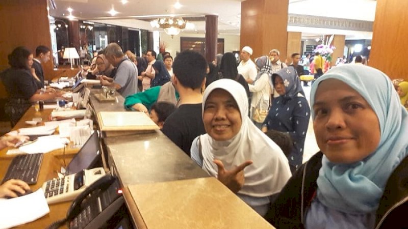 Peserta kampanye antre check in hotel di sekitar kawasan SUGBK, Sabtu (6/4/2019). (FOTO: DOK MAYA AMHAR)