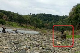 Kawal Jelajah Alam Butta Turatea, Anggota TNI Salat di Pinggir Sungai